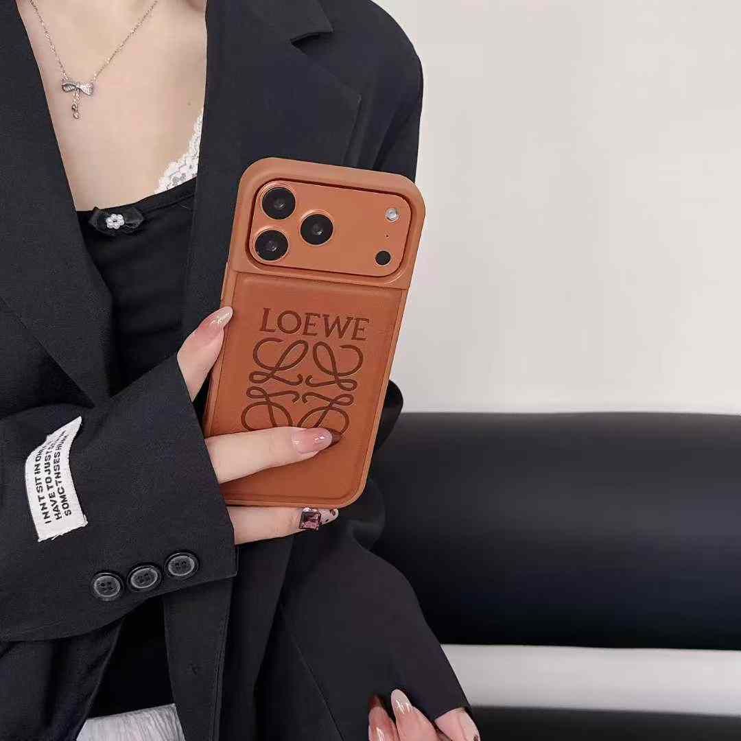 ロエベiPhone17/16/15/14/13ケース