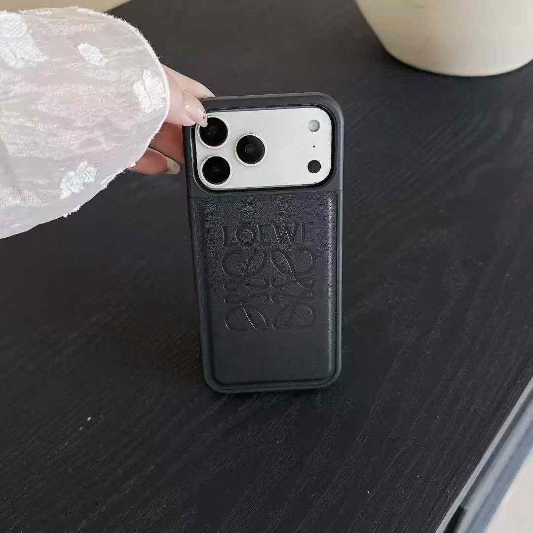 ロエベiPhone17/16/15/14/13ケース