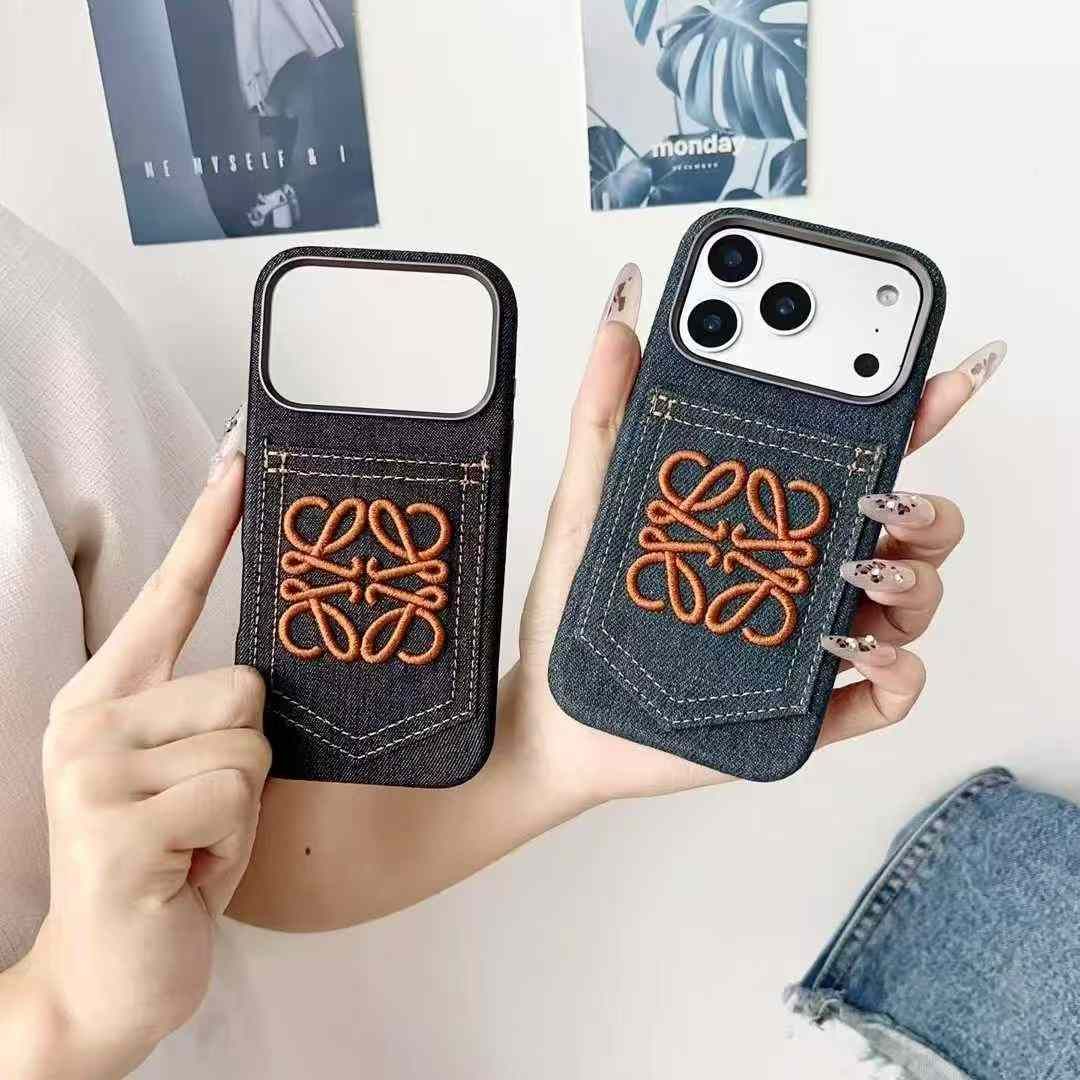 ロエベiPhone17/16/15/14/13sケース