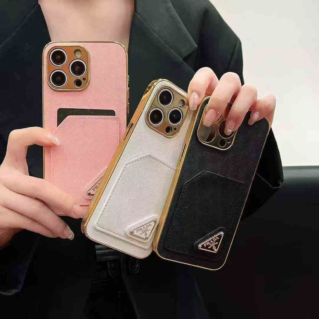 プラダiPhone17/16/15/14/13/12/11/xs/7/8ケース