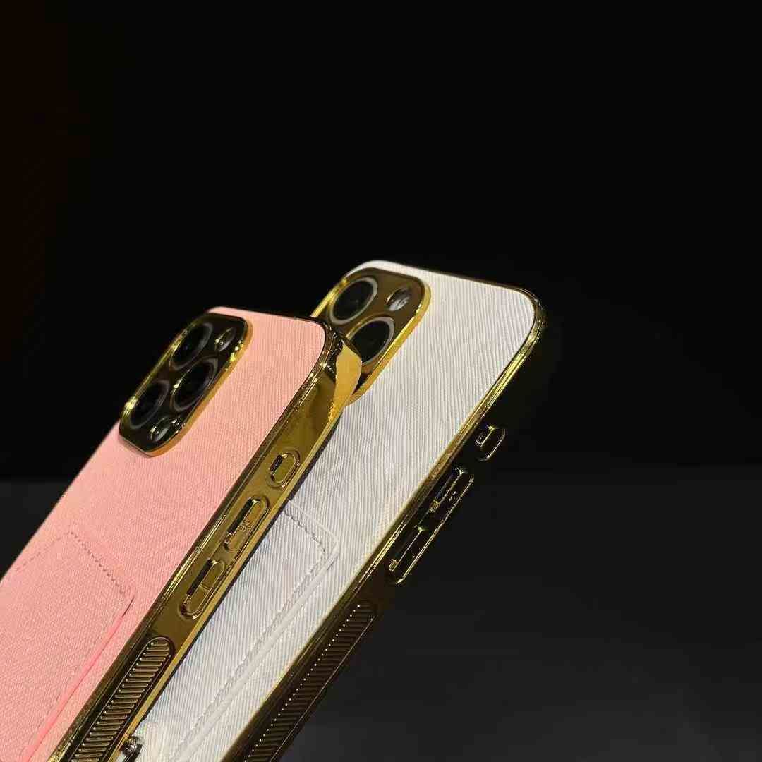 プラダiPhone17/16/15/14/13/12/11/xs/7/8ケース