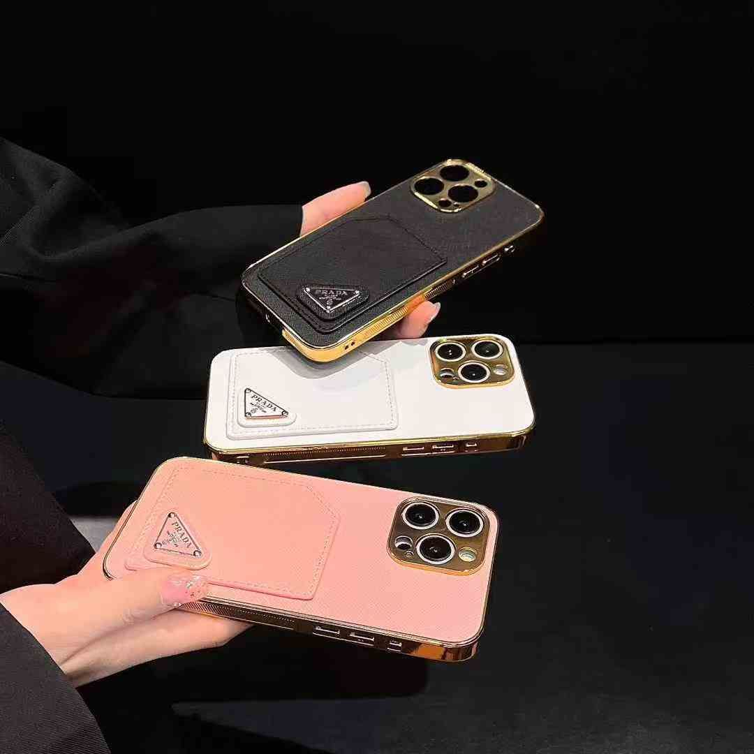 プラダiPhone17/16/15/14/13/12/11/xs/7/8ケース