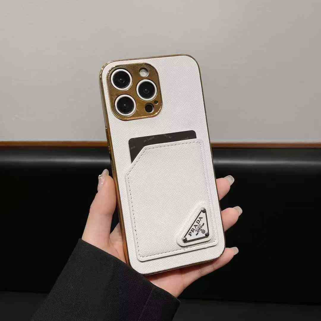 プラダiPhone17/16/15/14/13/12/11/xs/7/8ケース