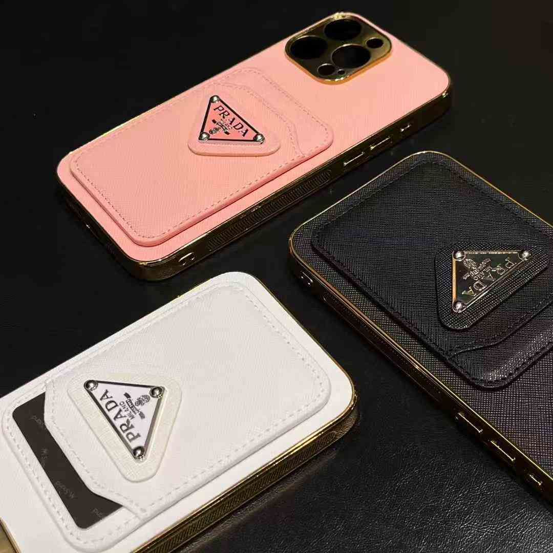 プラダiPhone17/16/15/14/13/12/11/xs/7/8ケース