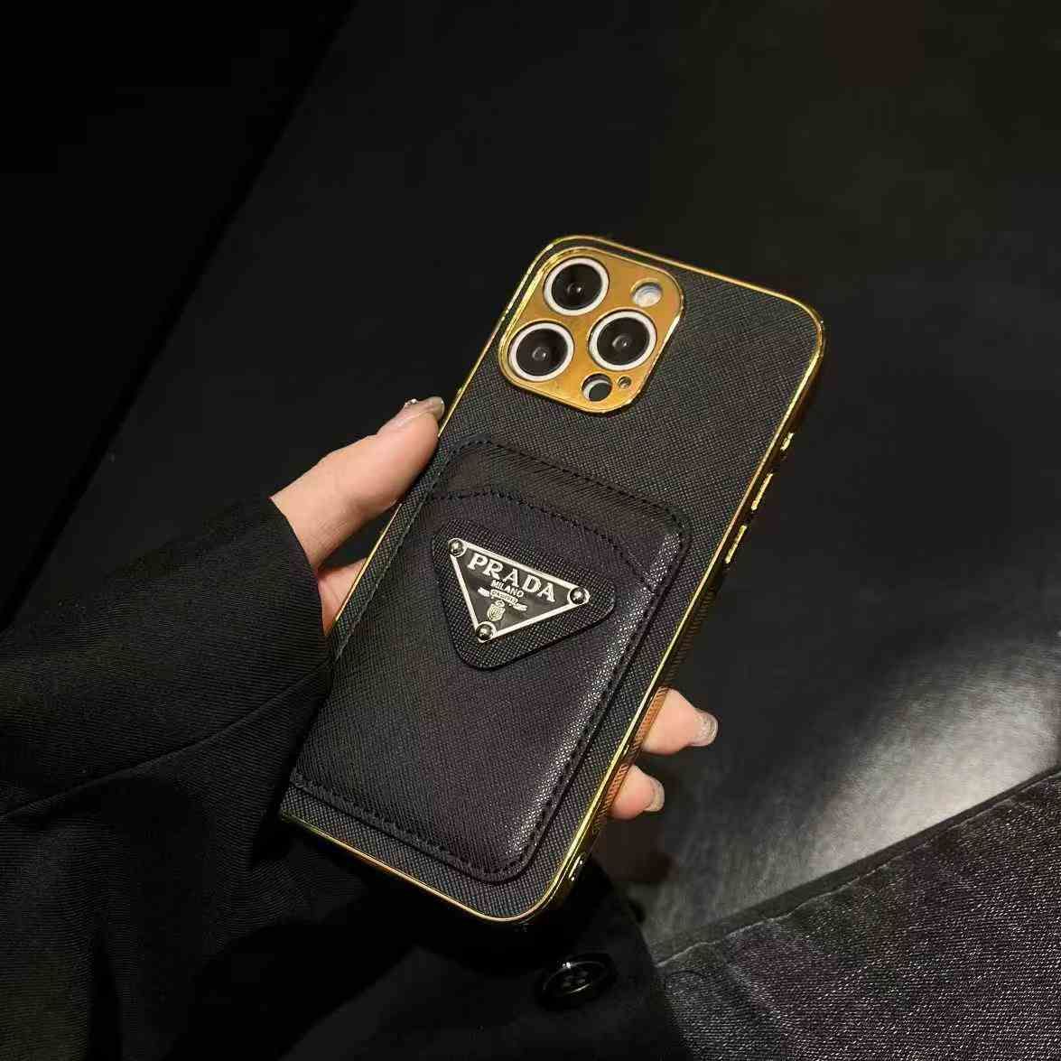 プラダiPhone17/16/15/14/13/12/11/xs/7/8ケース