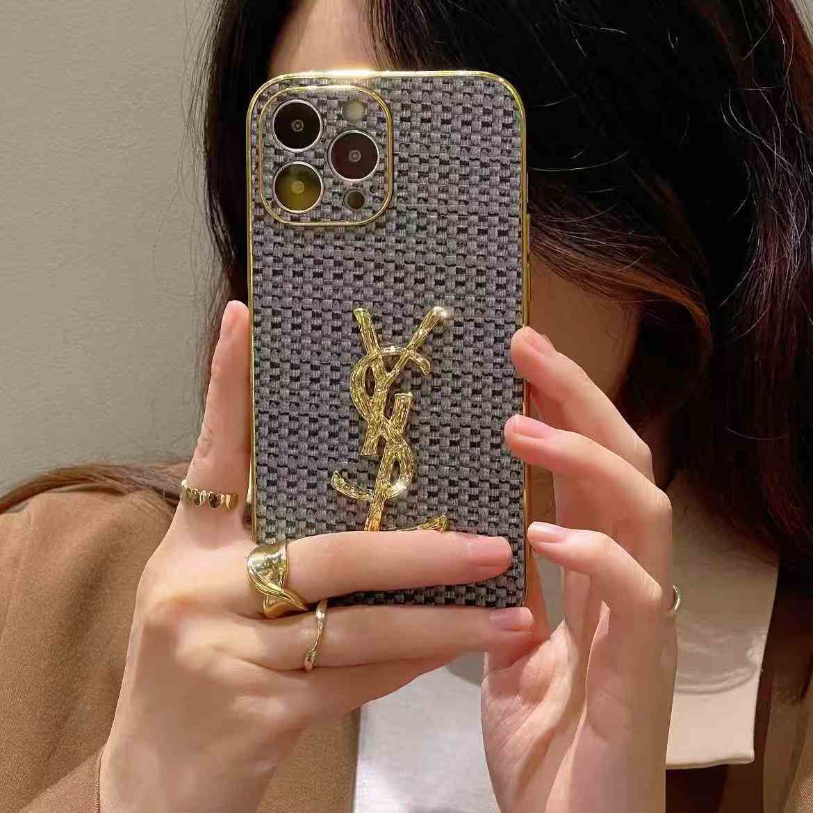 イヴサンローランiPhone16/15/14/13/12/11ケース