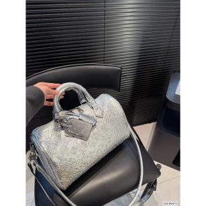 ルイヴィトン ショルダーバッグ シルバー エンボス加工 A31777