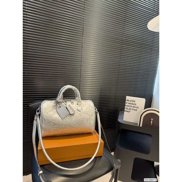 ルイヴィトン ショルダーバッグ シルバー エンボス加工 A31777