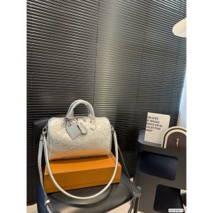 ルイヴィトン ショルダーバッグ シルバー エンボス加工 A31777