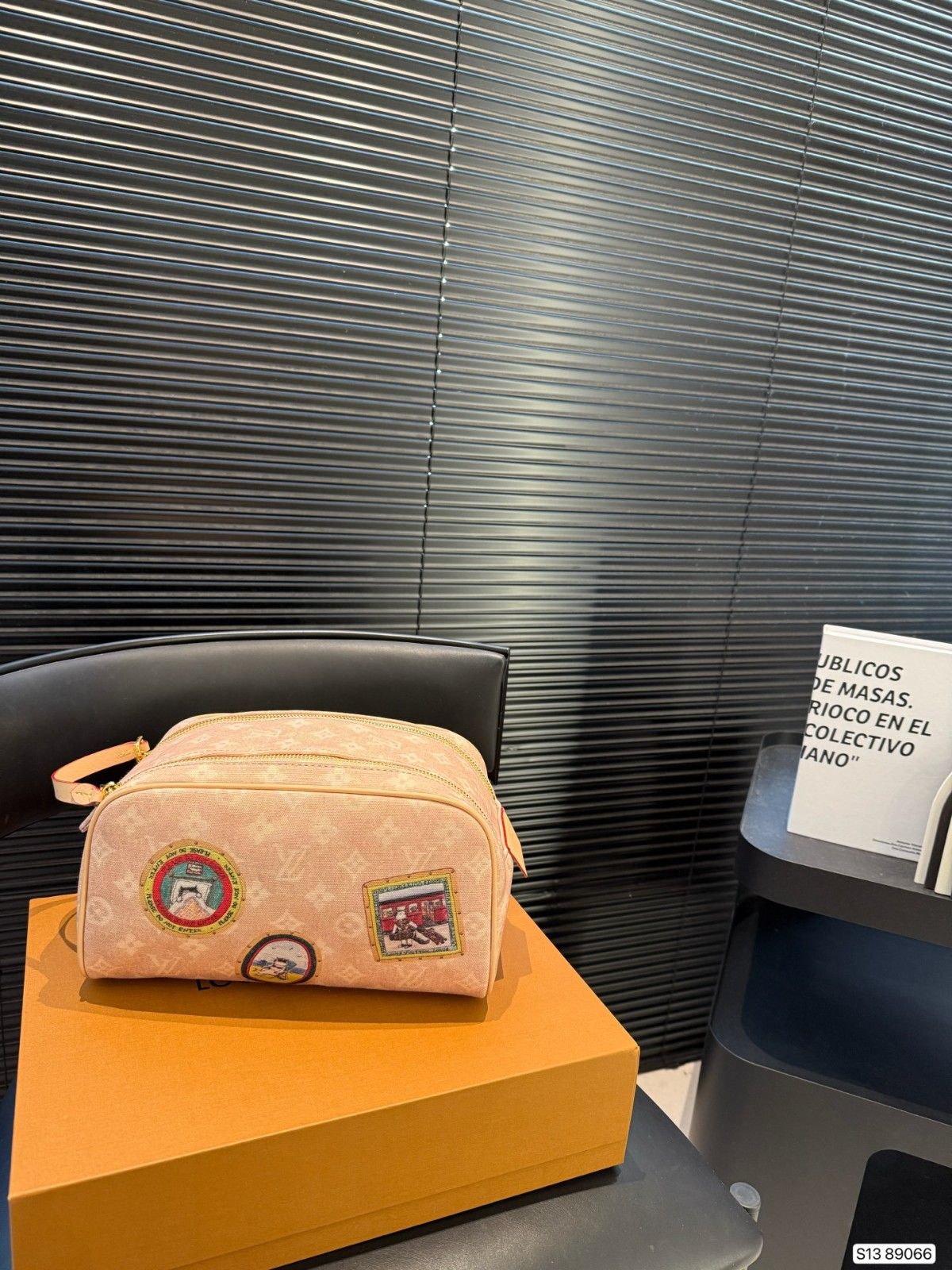 ルイヴィトン 化粧ポーチ ダブルジッパー ファッション 高品質 A31775