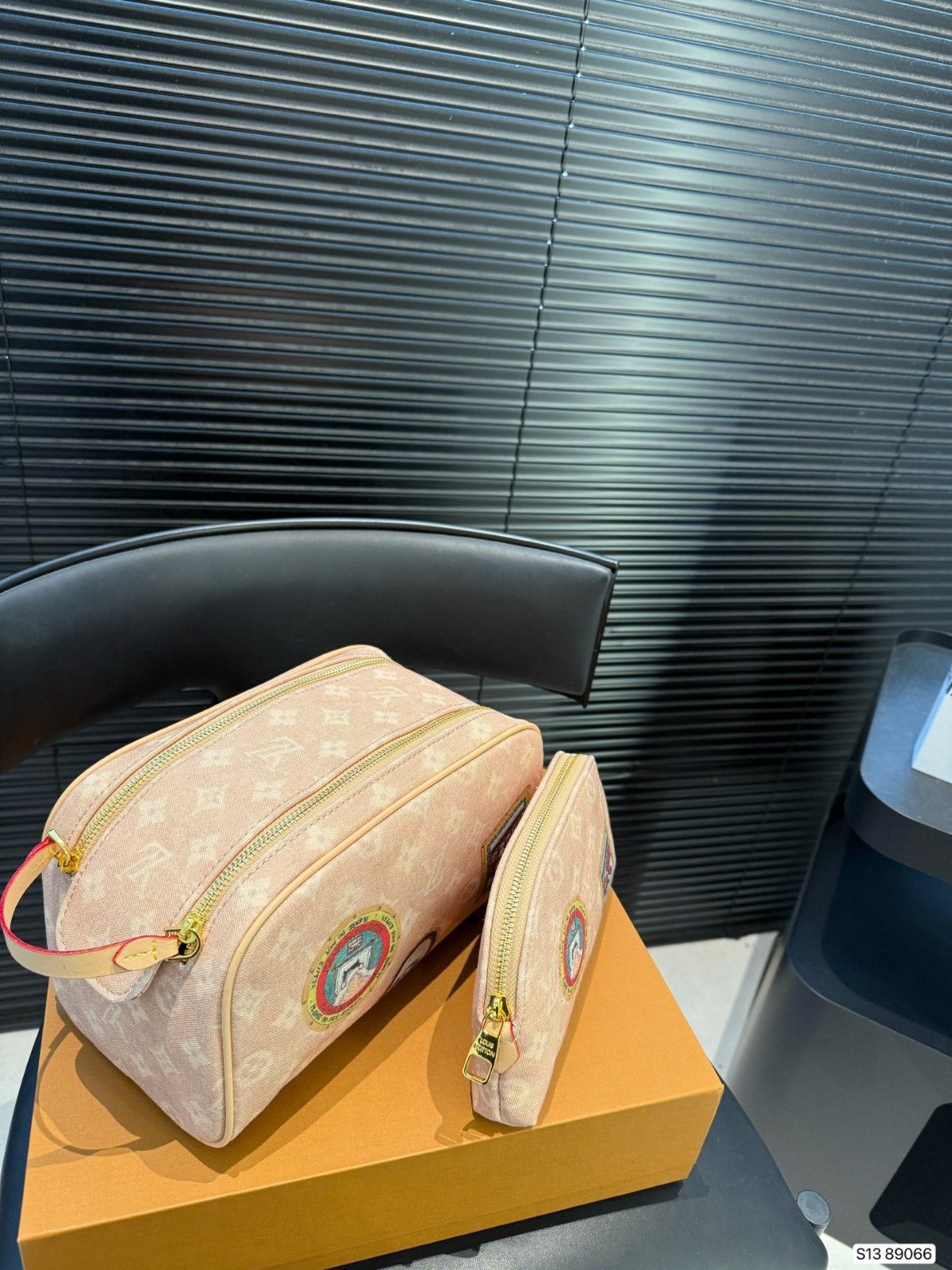 ルイヴィトン 化粧ポーチ ダブルジッパー ファッション 高品質 A31775