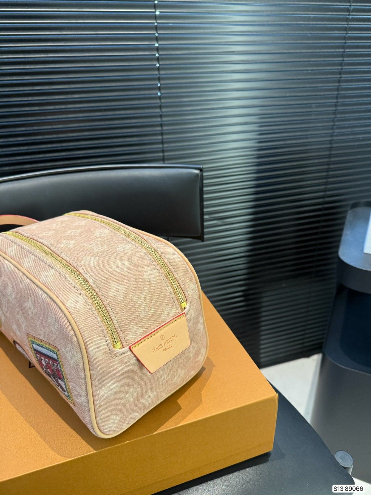 ルイヴィトン 化粧ポーチ ダブルジッパー ファッション 高品質 A31775