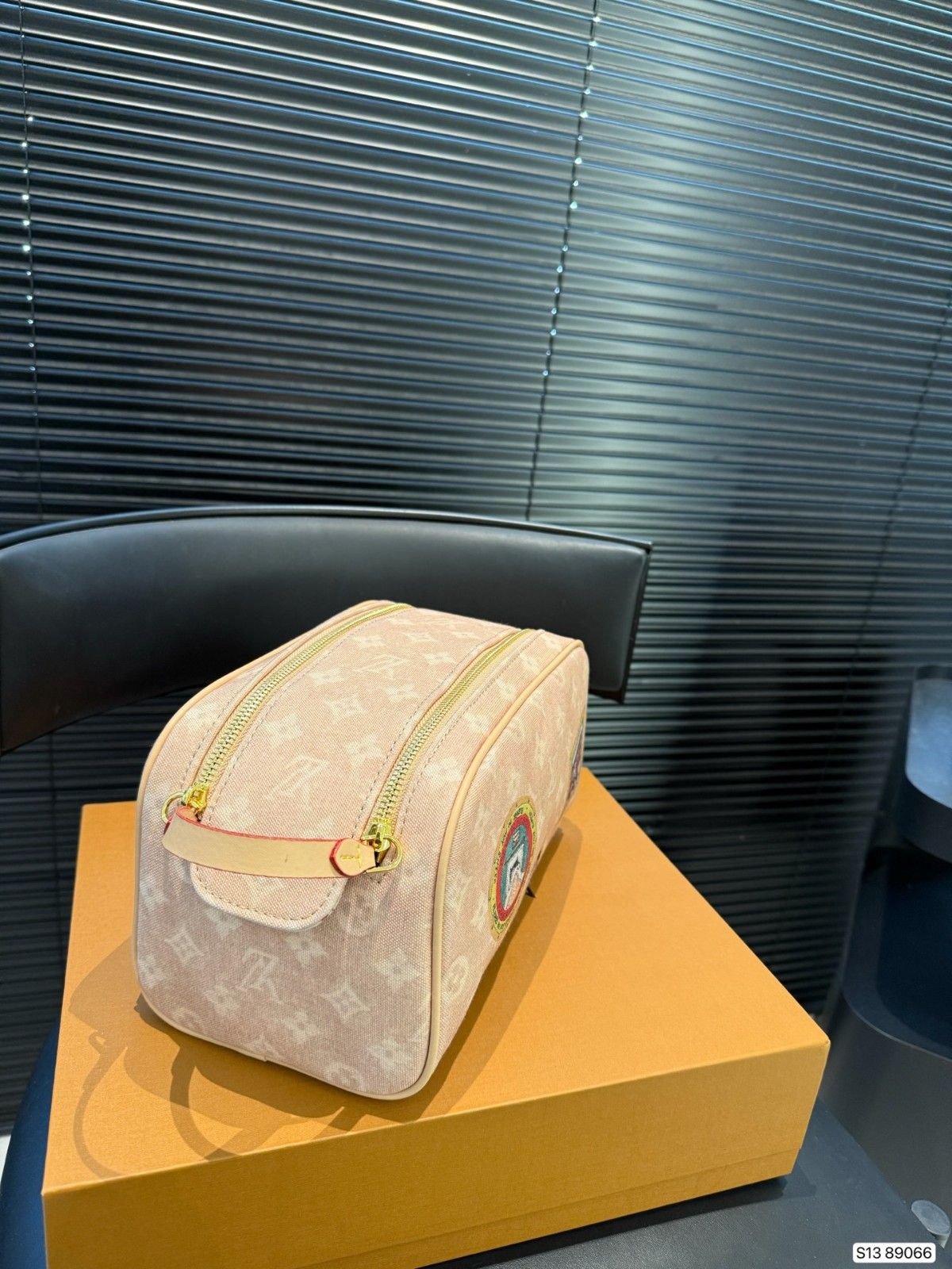 ルイヴィトン 化粧ポーチ ダブルジッパー ファッション 高品質 A31775