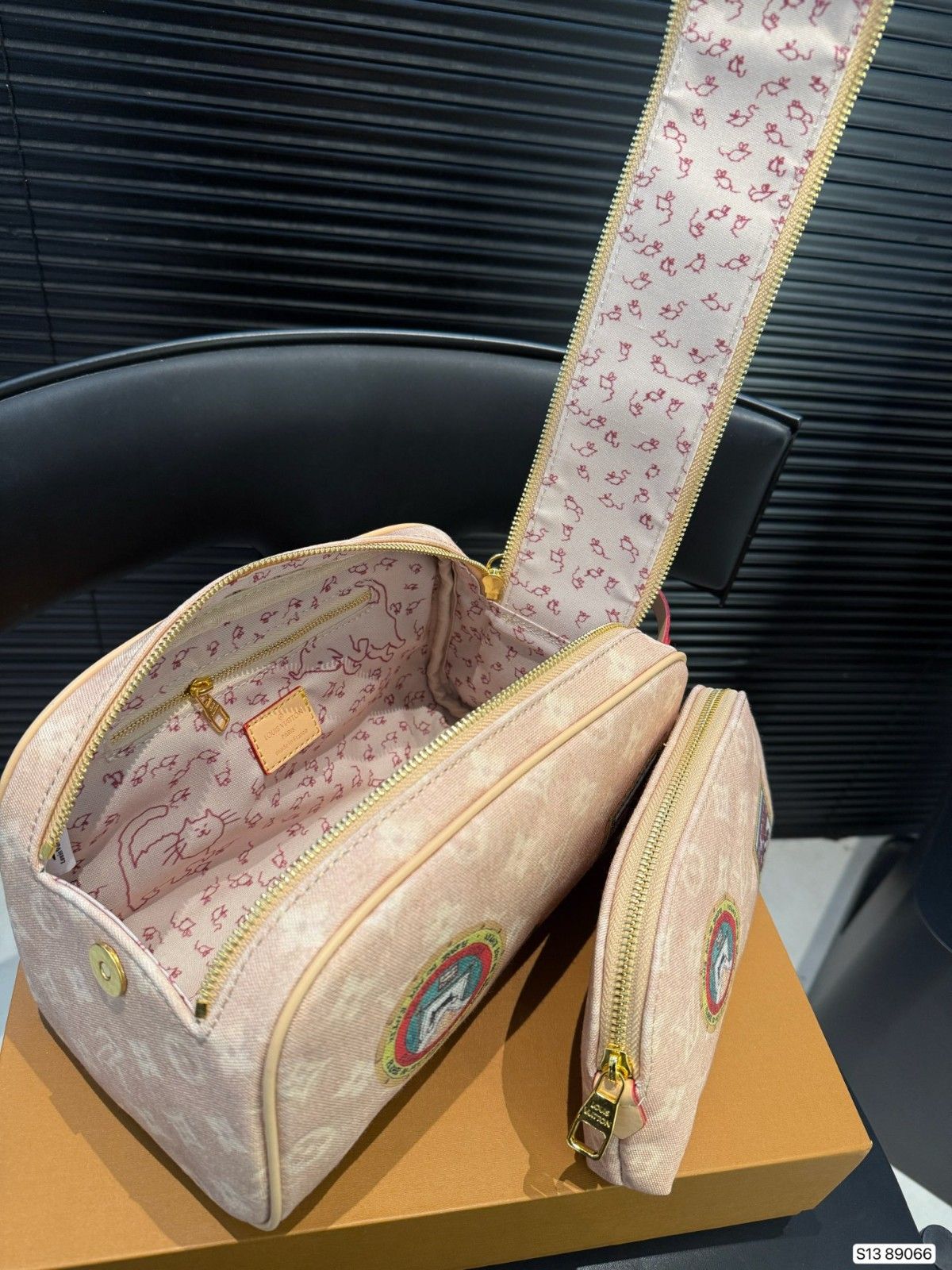 ルイヴィトン 化粧ポーチ ダブルジッパー ファッション 高品質 A31775