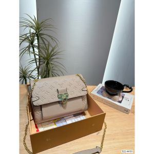 ルイヴィトン チェーンバッグ エンボス加工 オシャレ A31769