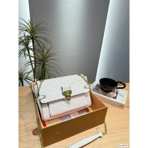 ルイヴィトン チェーンバッグ エンボス加工 オシャレ A31769