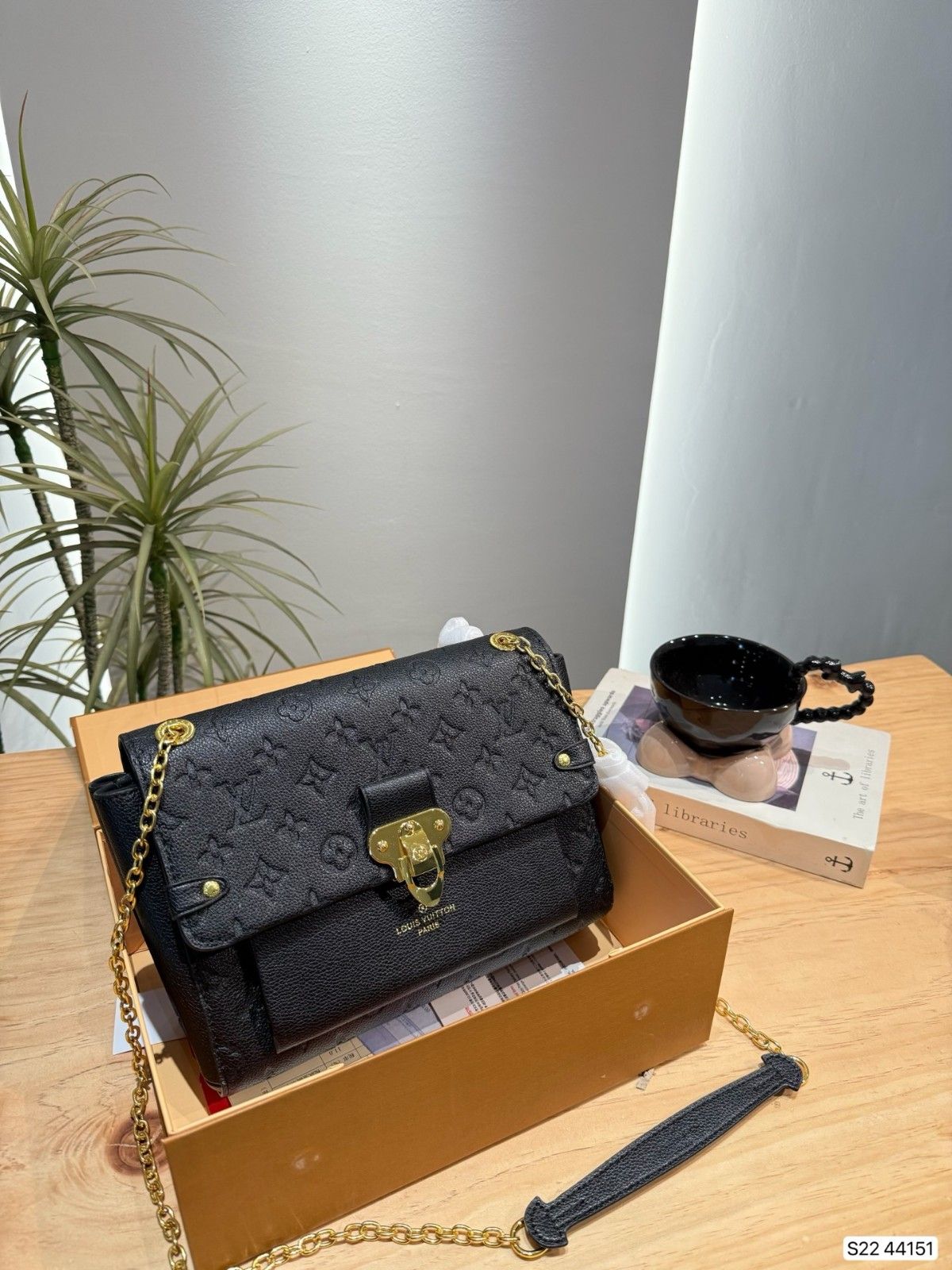 ルイヴィトン チェーンバッグ エンボス加工 オシャレ A31769