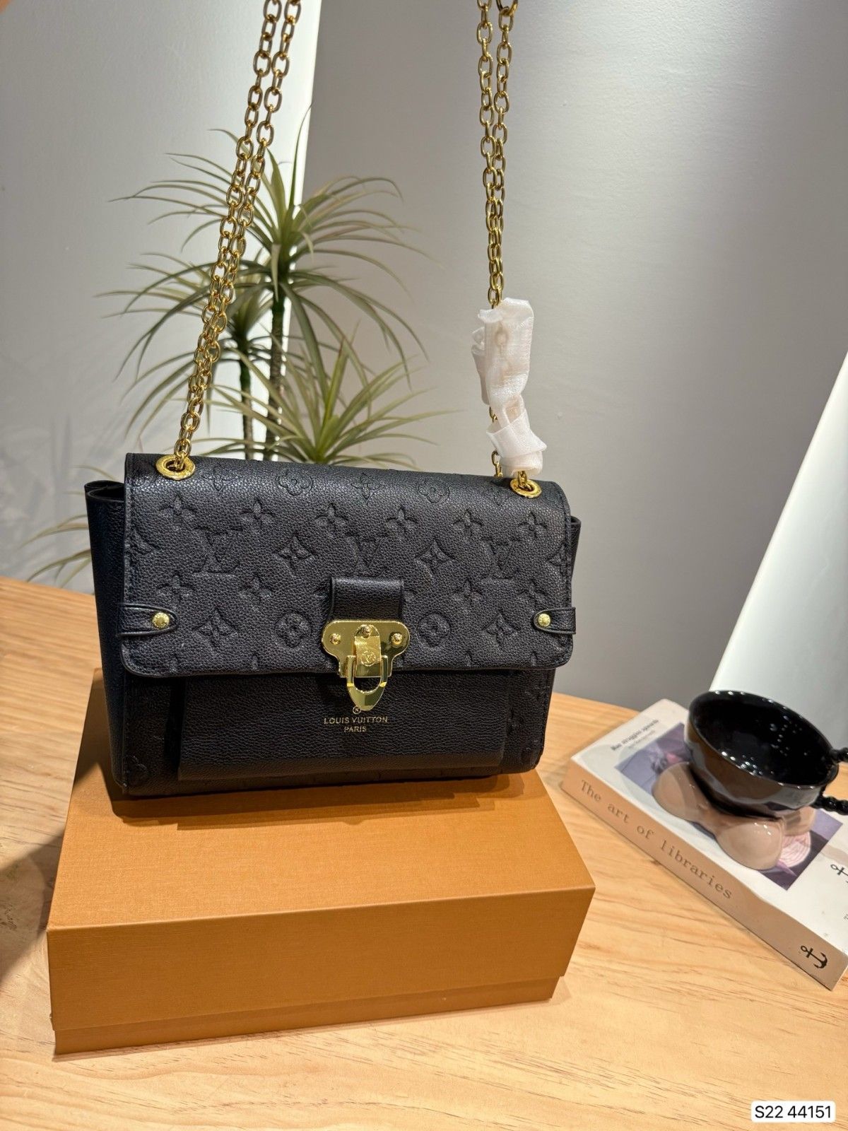 ルイヴィトン チェーンバッグ エンボス加工 オシャレ A31769