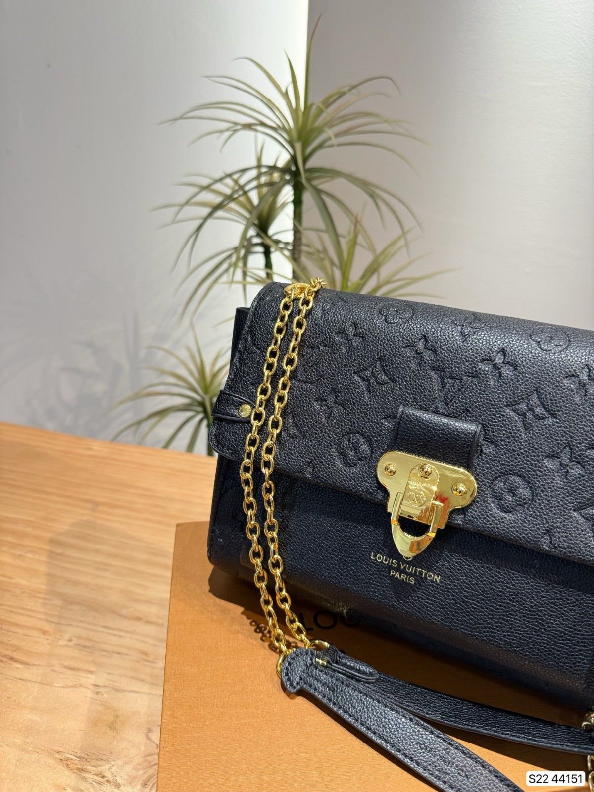 ルイヴィトン チェーンバッグ エンボス加工 オシャレ A31769