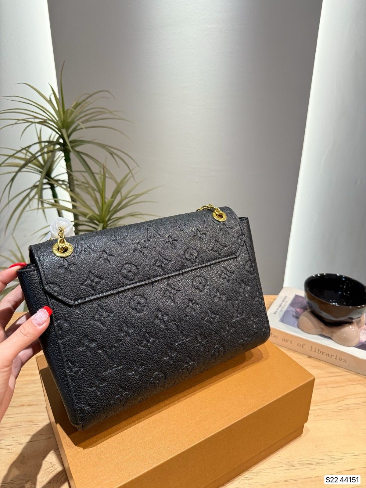 ルイヴィトン チェーンバッグ エンボス加工 オシャレ A31769