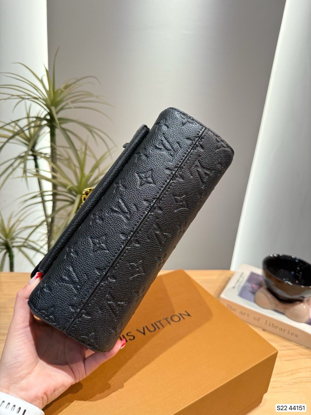 ルイヴィトン チェーンバッグ エンボス加工 オシャレ A31769