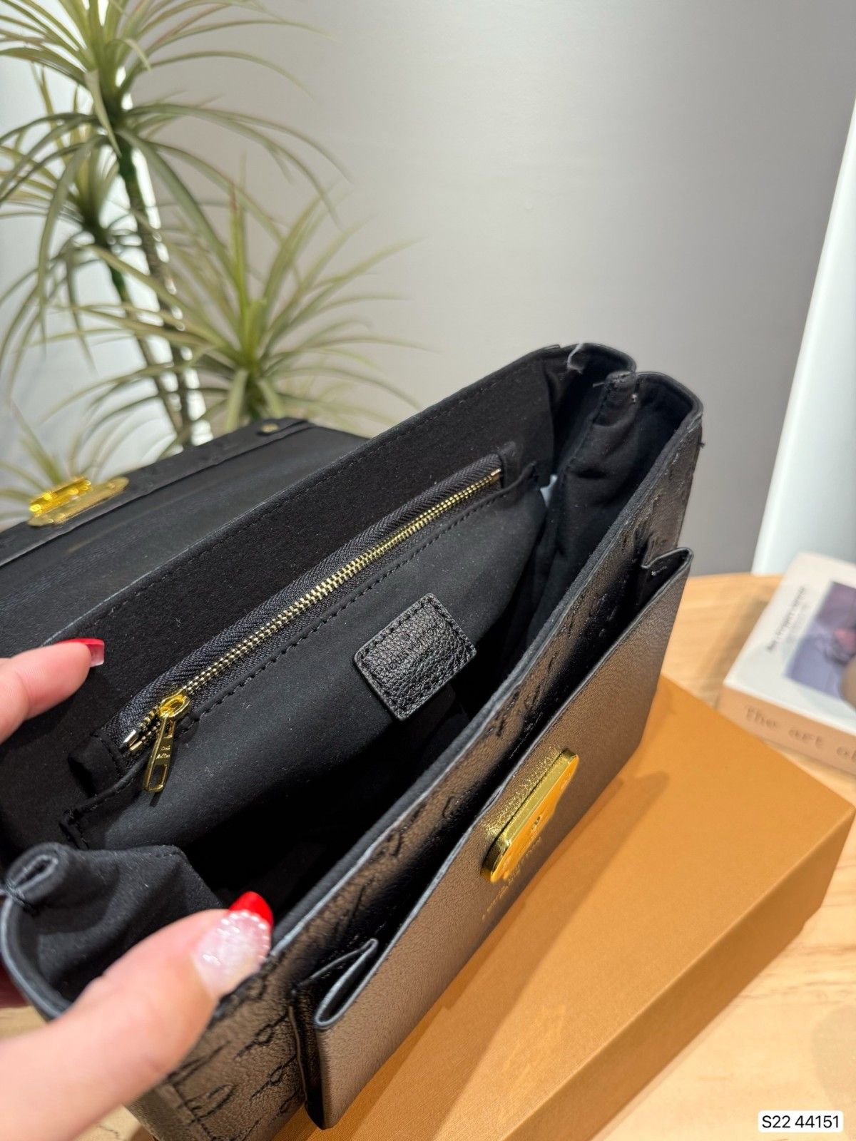 ルイヴィトン チェーンバッグ エンボス加工 オシャレ A31769