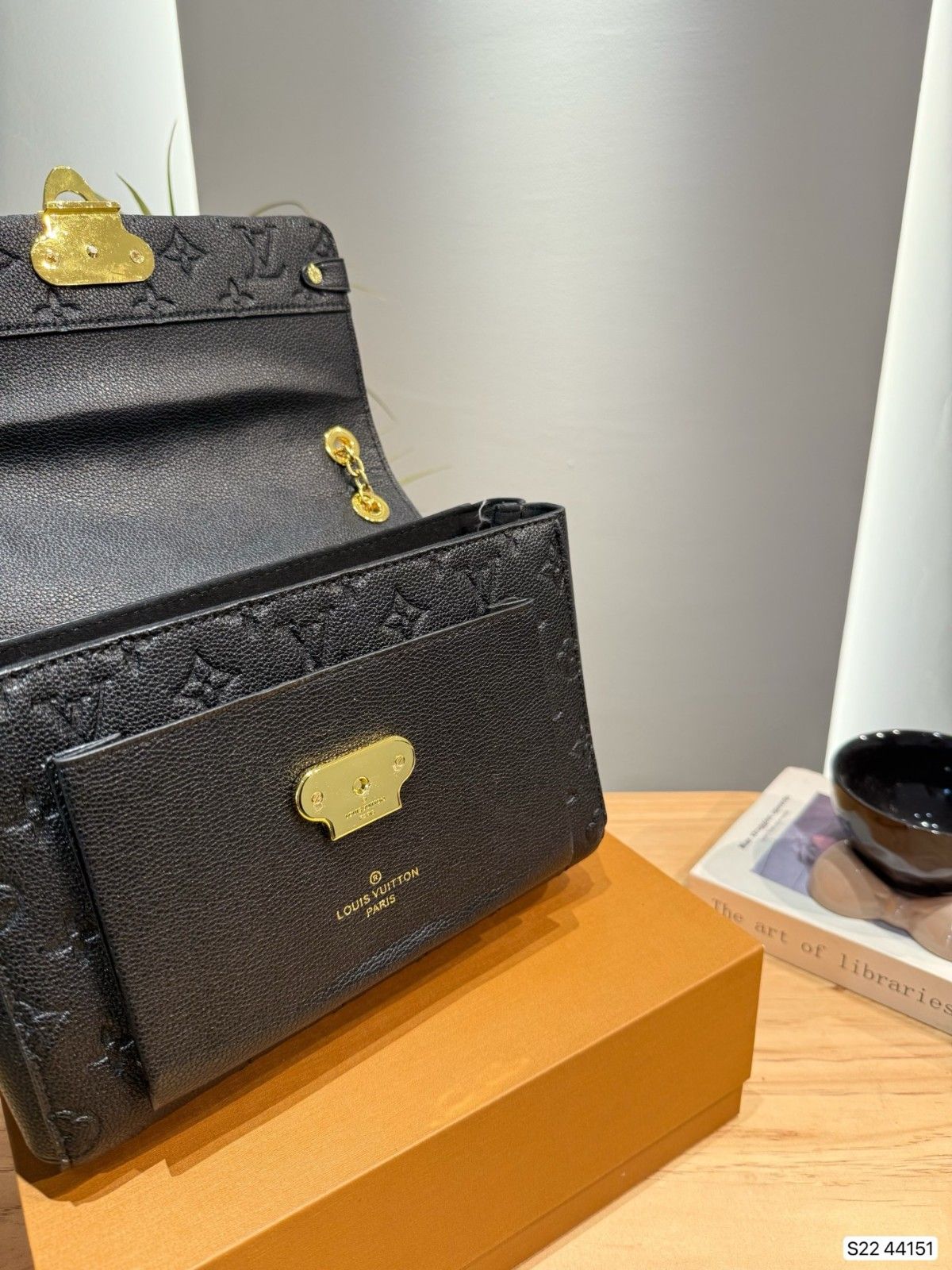 ルイヴィトン チェーンバッグ エンボス加工 オシャレ A31769