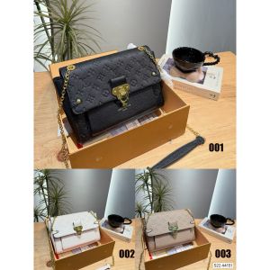 ルイヴィトン チェーンバッグ エンボス加工 オシャレ A31769