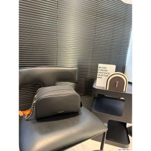 ルイヴィトン 化粧ポーチ ダブルジッパー エンボス加工 高品質 A31753