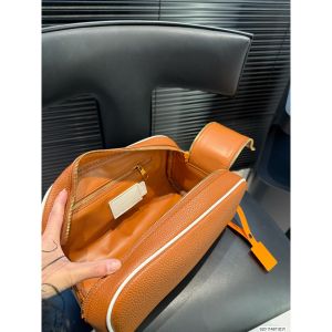 ルイヴィトン 化粧ポーチ ダブルジッパー エンボス加工 高品質 A31753