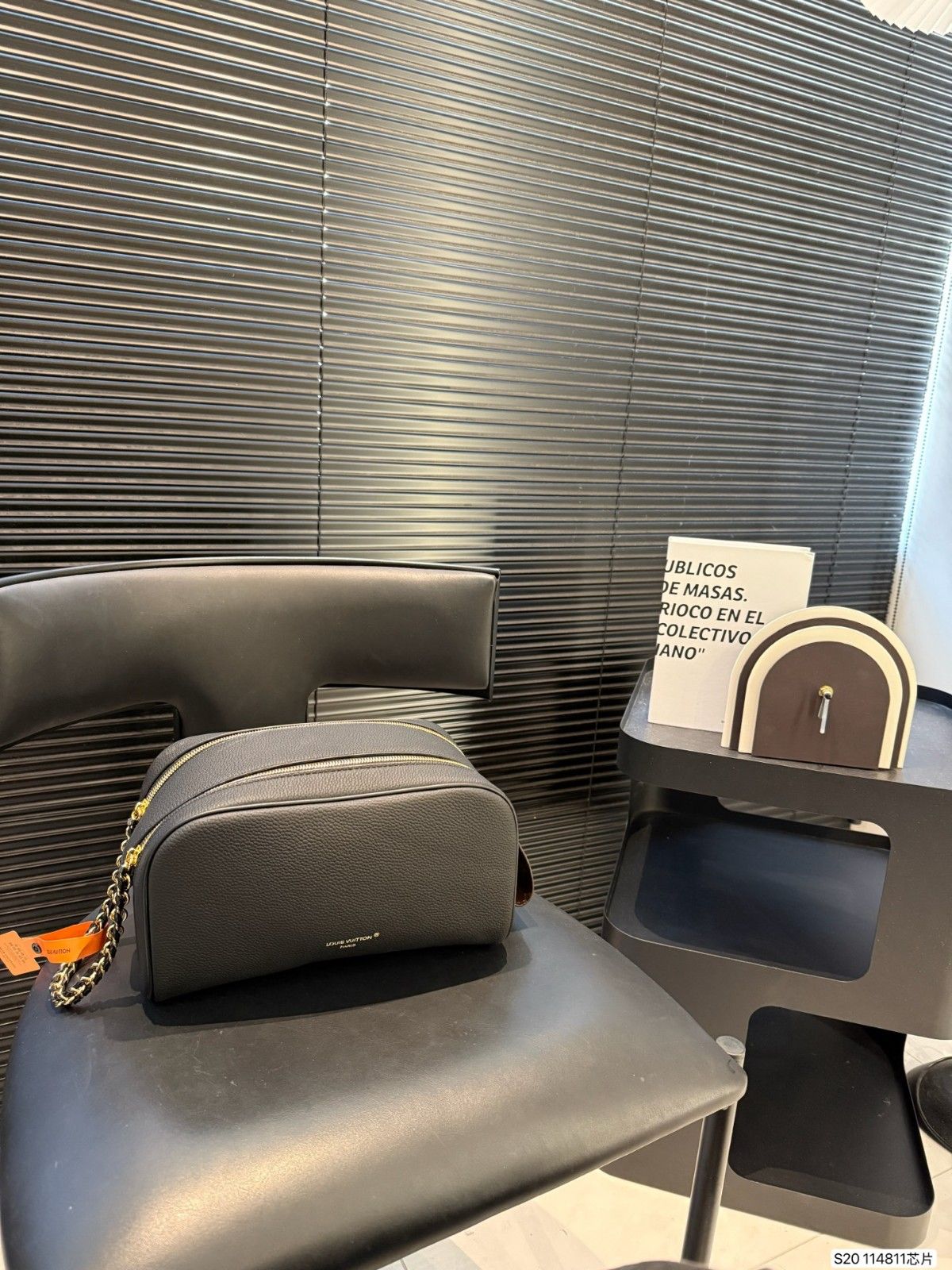 ルイヴィトン 化粧ポーチ ダブルジッパー エンボス加工 高品質 A31753