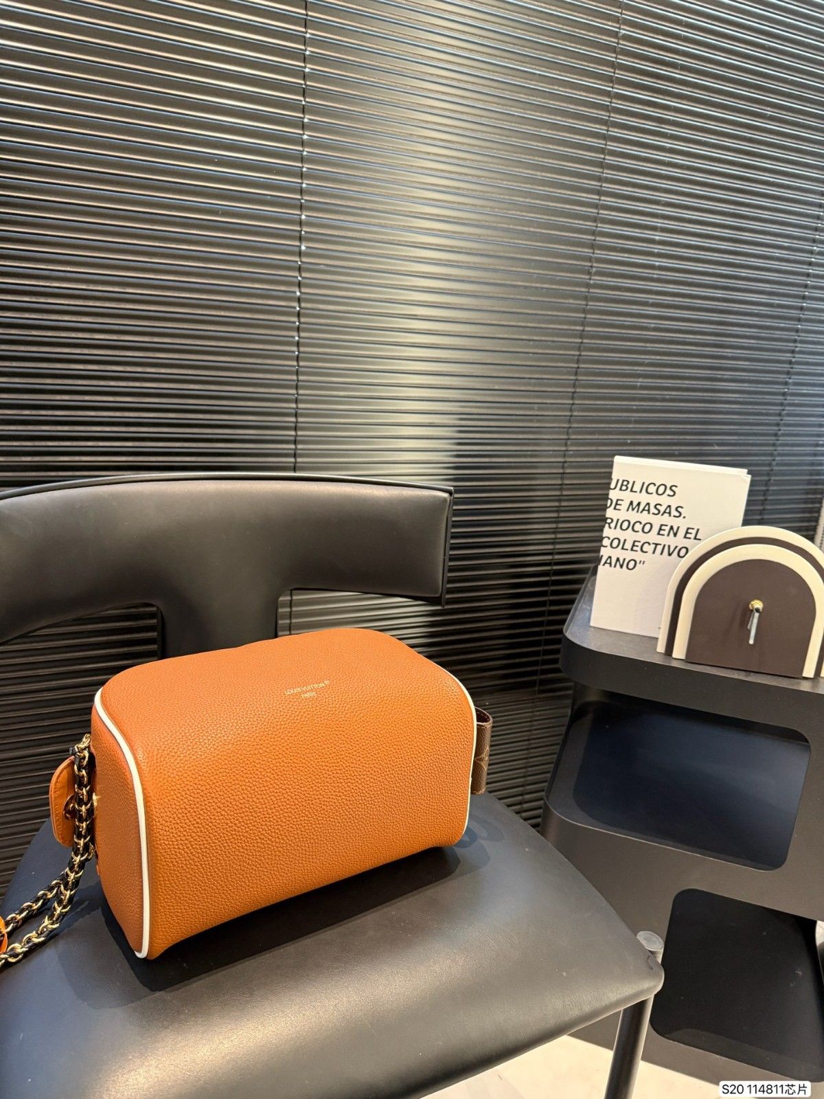 ルイヴィトン 化粧ポーチ ダブルジッパー エンボス加工 高品質 A31753