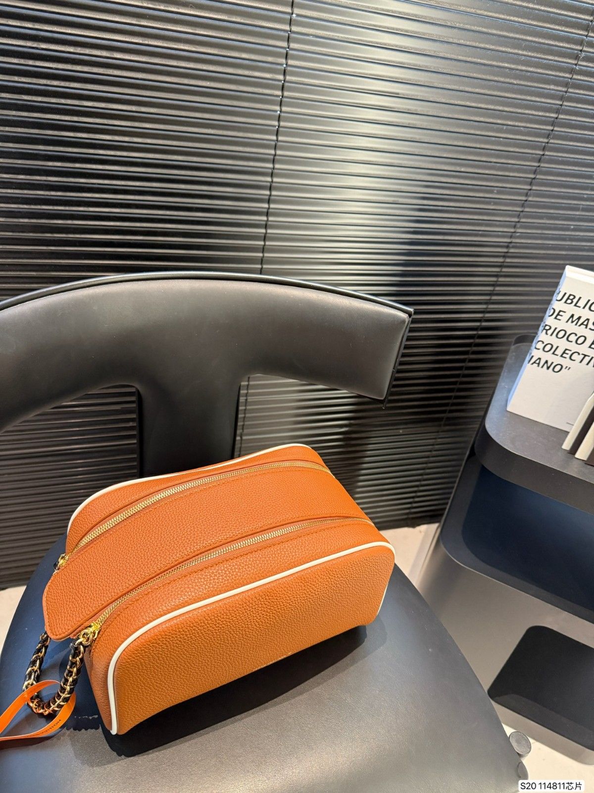 ルイヴィトン 化粧ポーチ ダブルジッパー エンボス加工 高品質 A31753