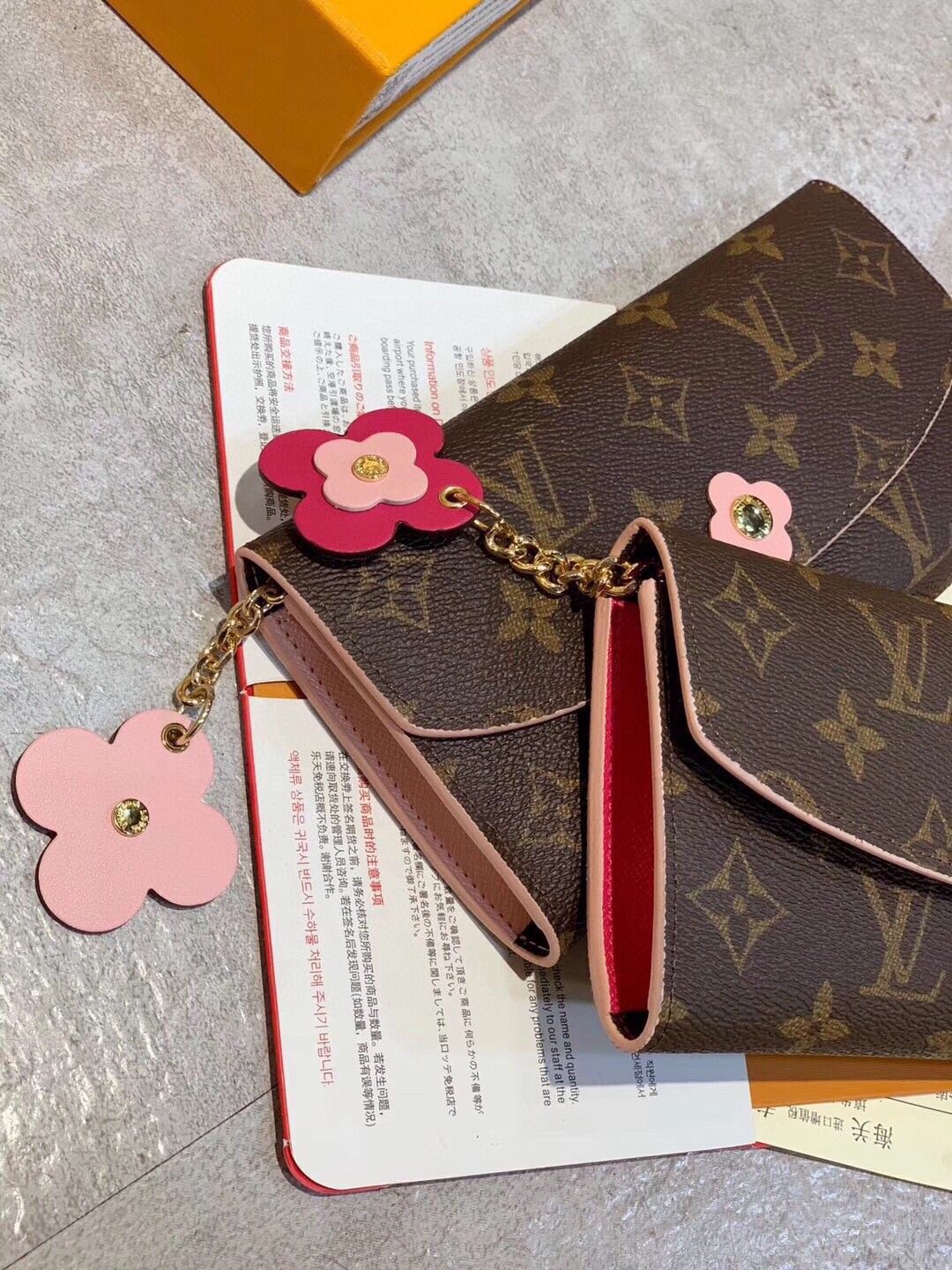 ルイヴィトン EMlLlE 長財布 可愛い A31749