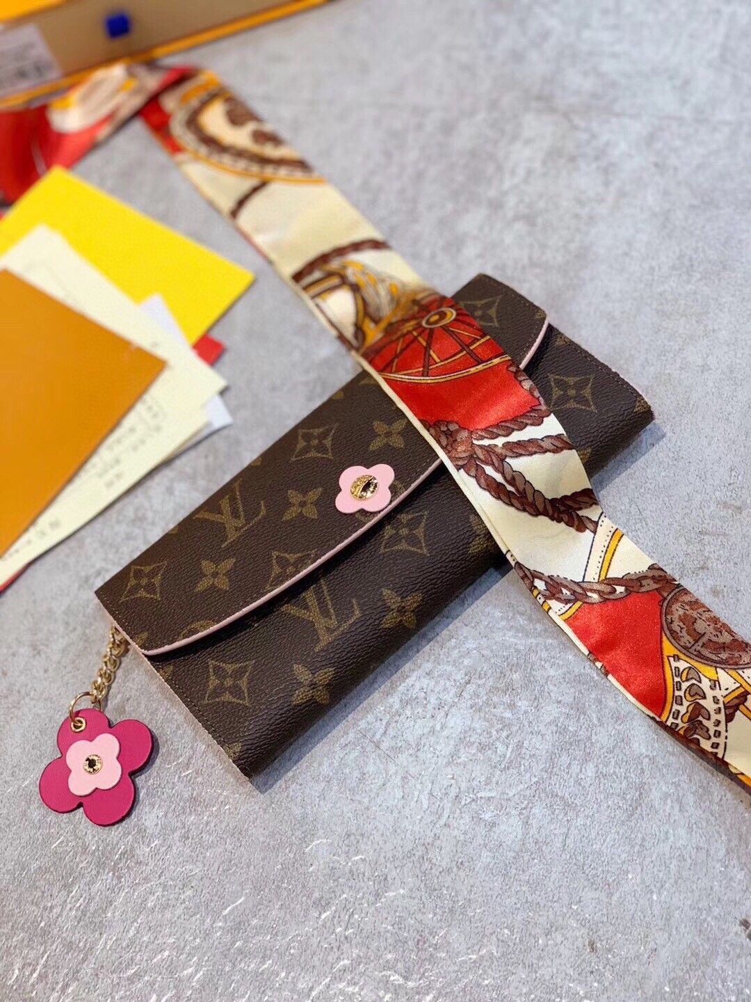 ルイヴィトン EMlLlE 長財布 可愛い A31749