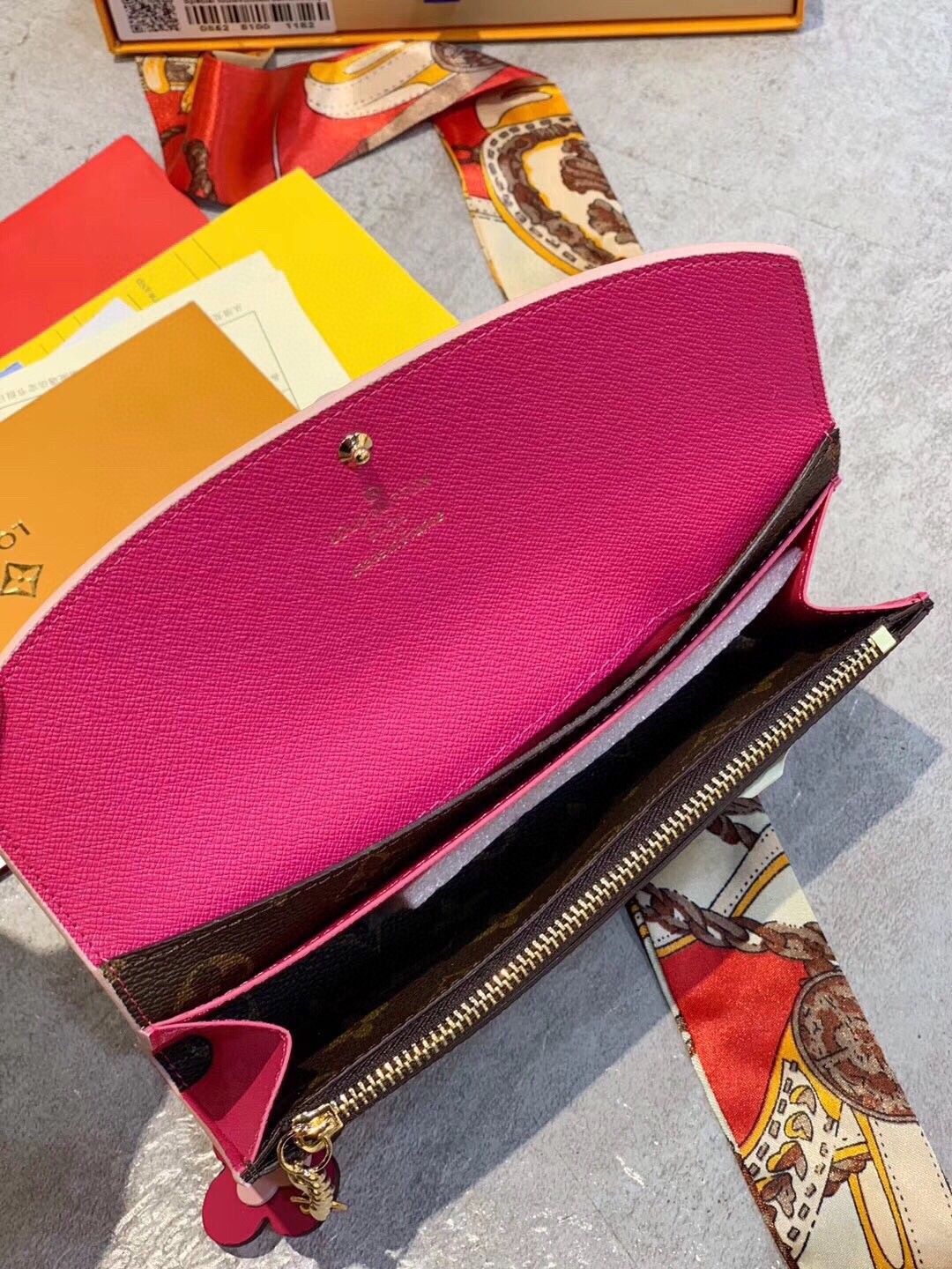 ルイヴィトン EMlLlE 長財布 可愛い A31749