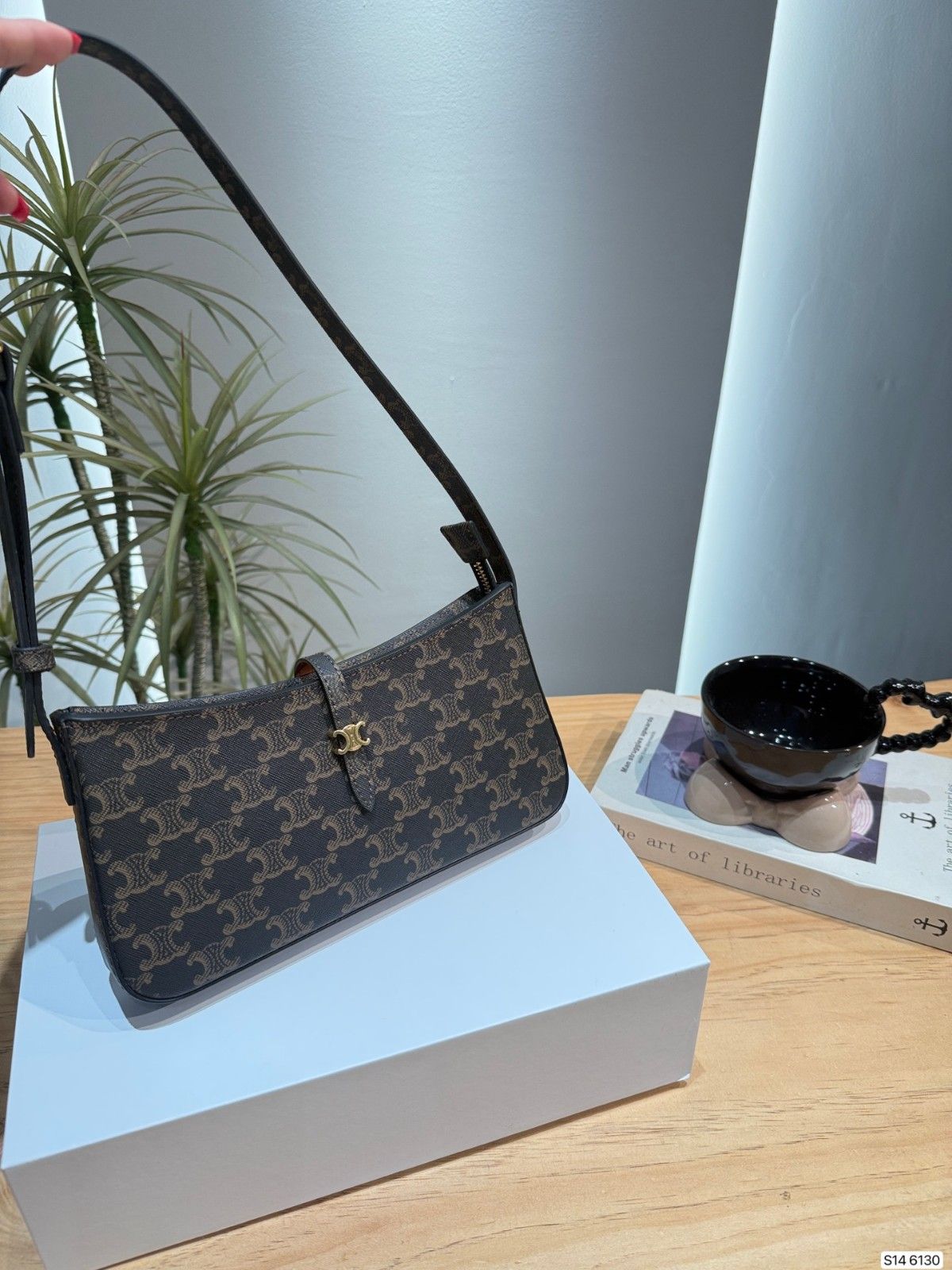 セリーヌ CELINE Tina ホーボーバッグ A31774