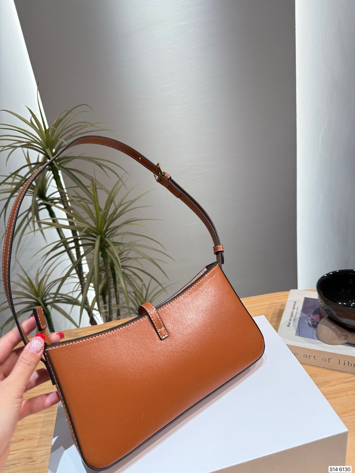 セリーヌ CELINE Tina ホーボーバッグ A31774