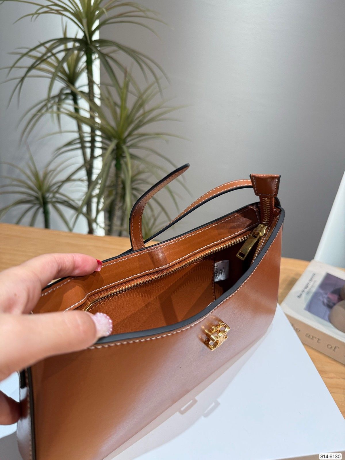 セリーヌ CELINE Tina ホーボーバッグ A31774