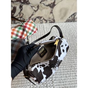 ミュウミュウ ホーボーバッグ ミニバッグ 可愛い A31771