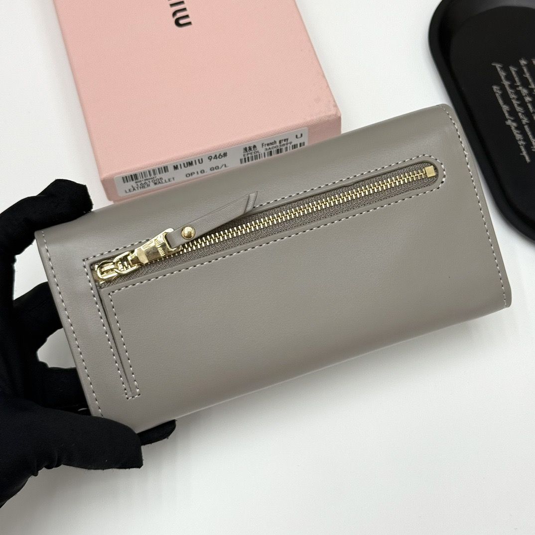 ミュウミュウ 長財布 可愛い レザー A31756