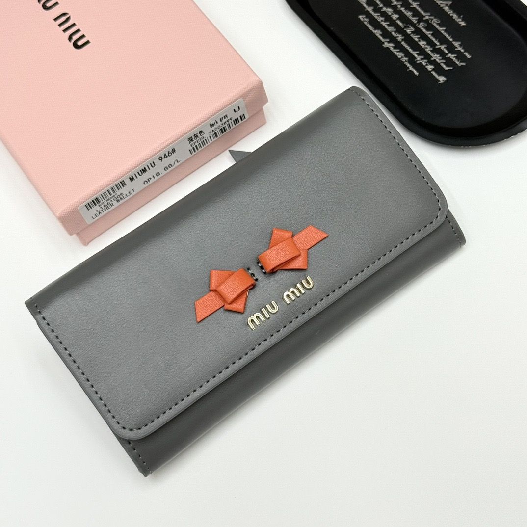 ミュウミュウ 長財布 可愛い レザー A31756