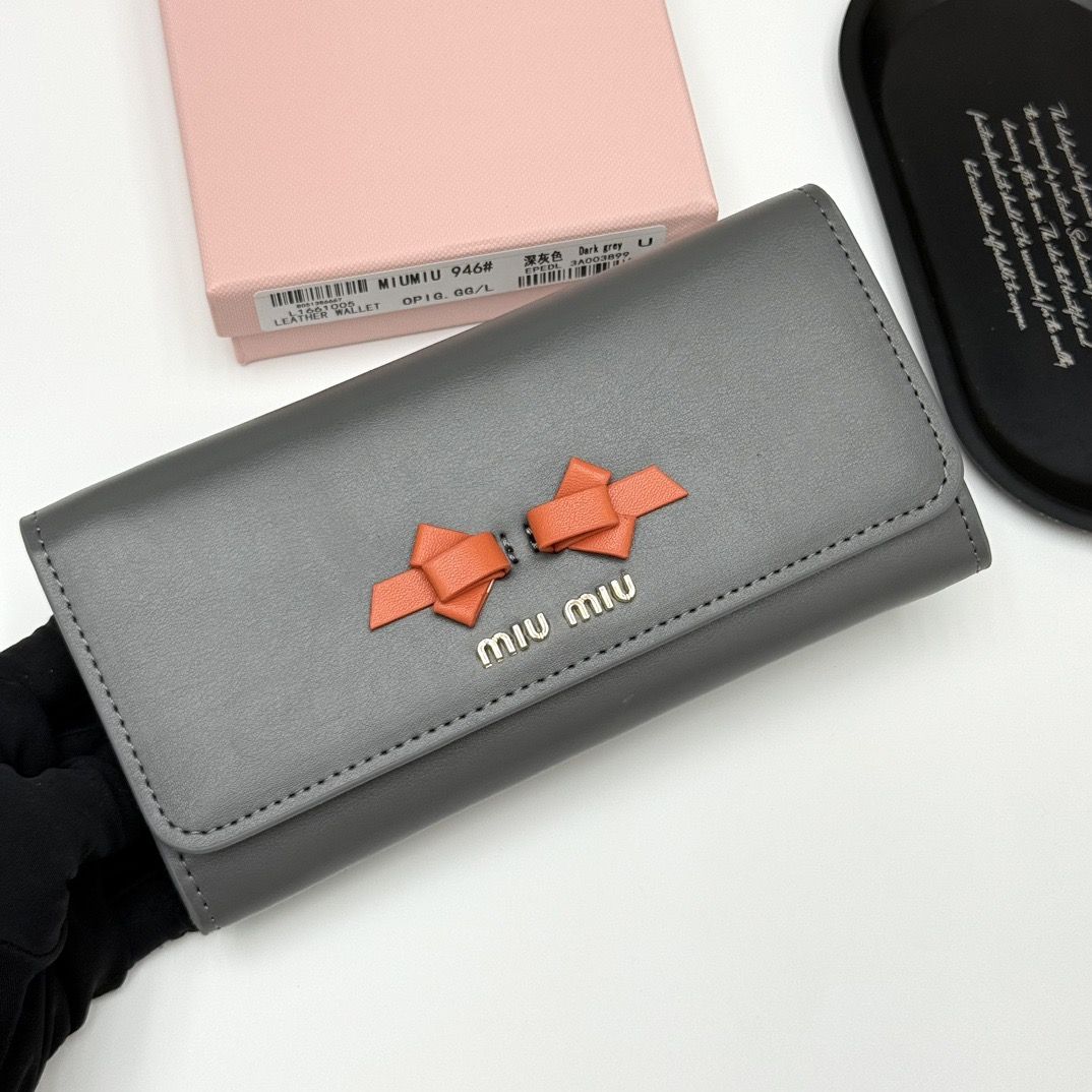 ミュウミュウ 長財布 可愛い レザー A31756
