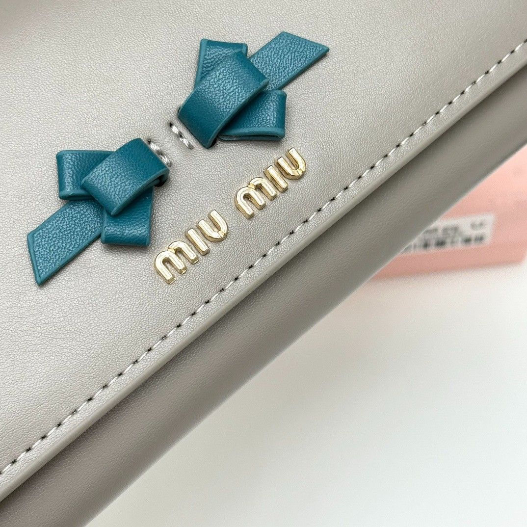 ミュウミュウ 長財布 可愛い レザー A31756