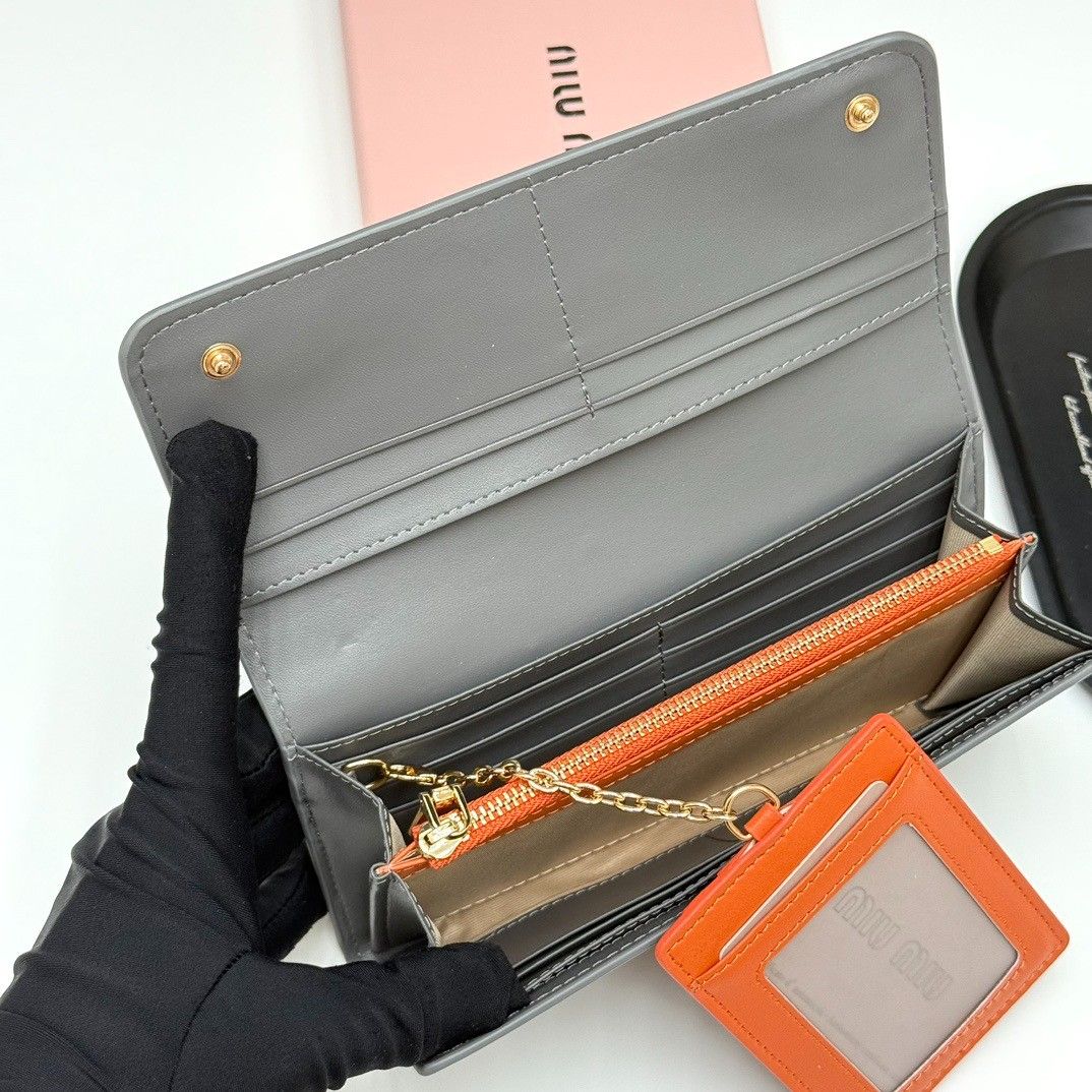 ミュウミュウ 長財布 可愛い レザー A31756