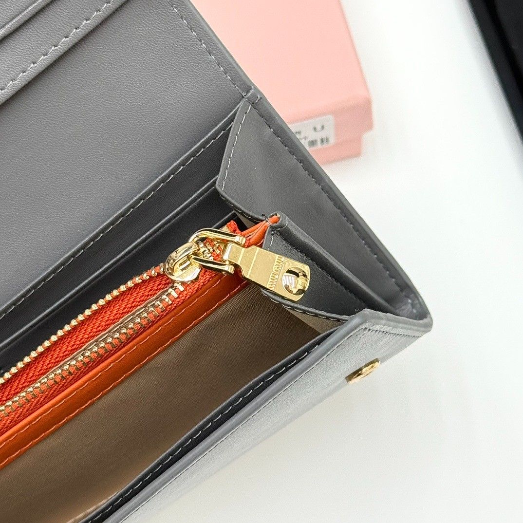 ミュウミュウ 長財布 可愛い レザー A31756