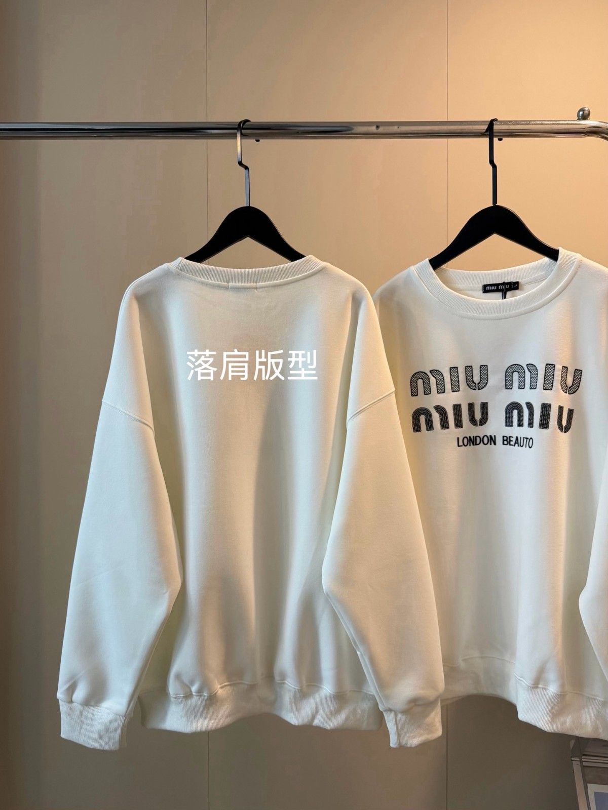 ミュウミュウ トレーナー ゆったり 刺繍 A31748