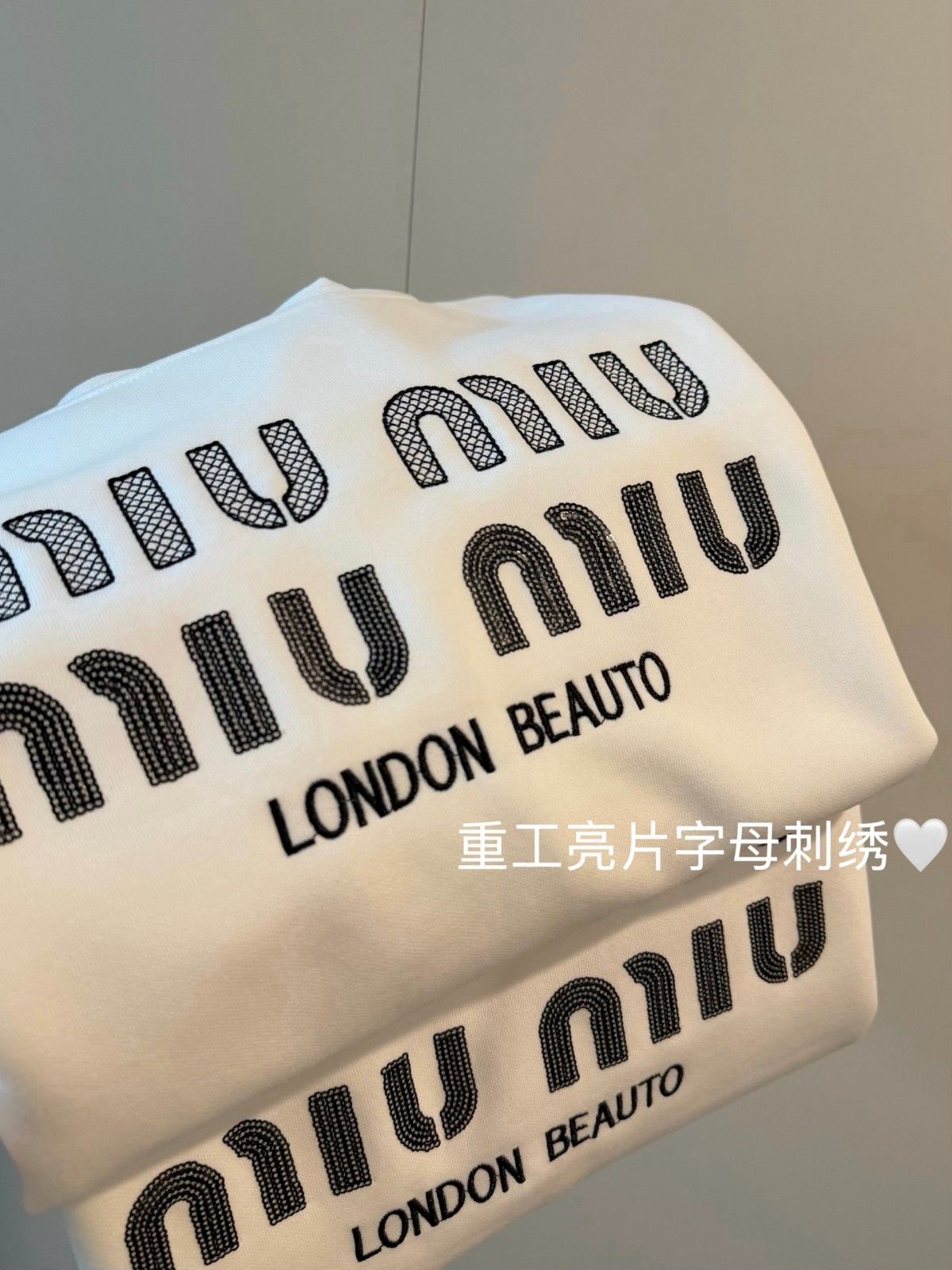 ミュウミュウ トレーナー ゆったり 刺繍 A31748