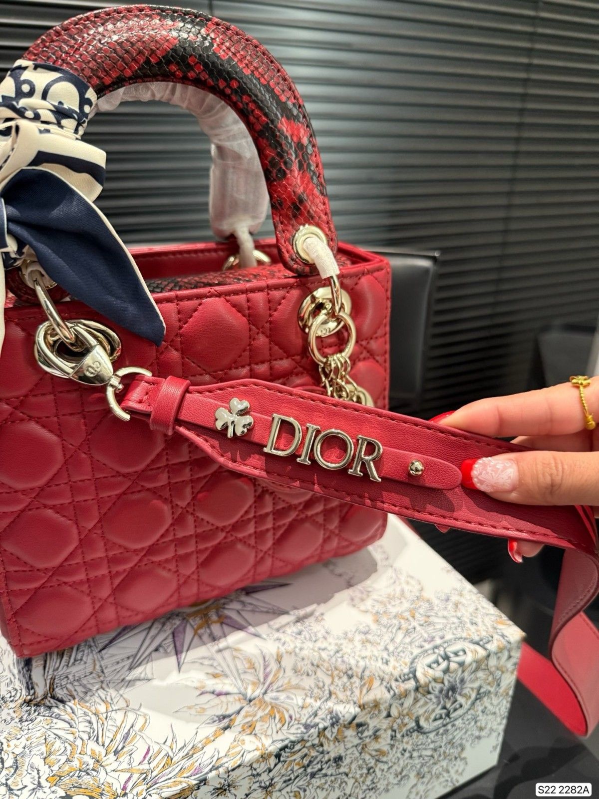 ディオール レディ ディオール ショルダーバッグ オシャレ A31767