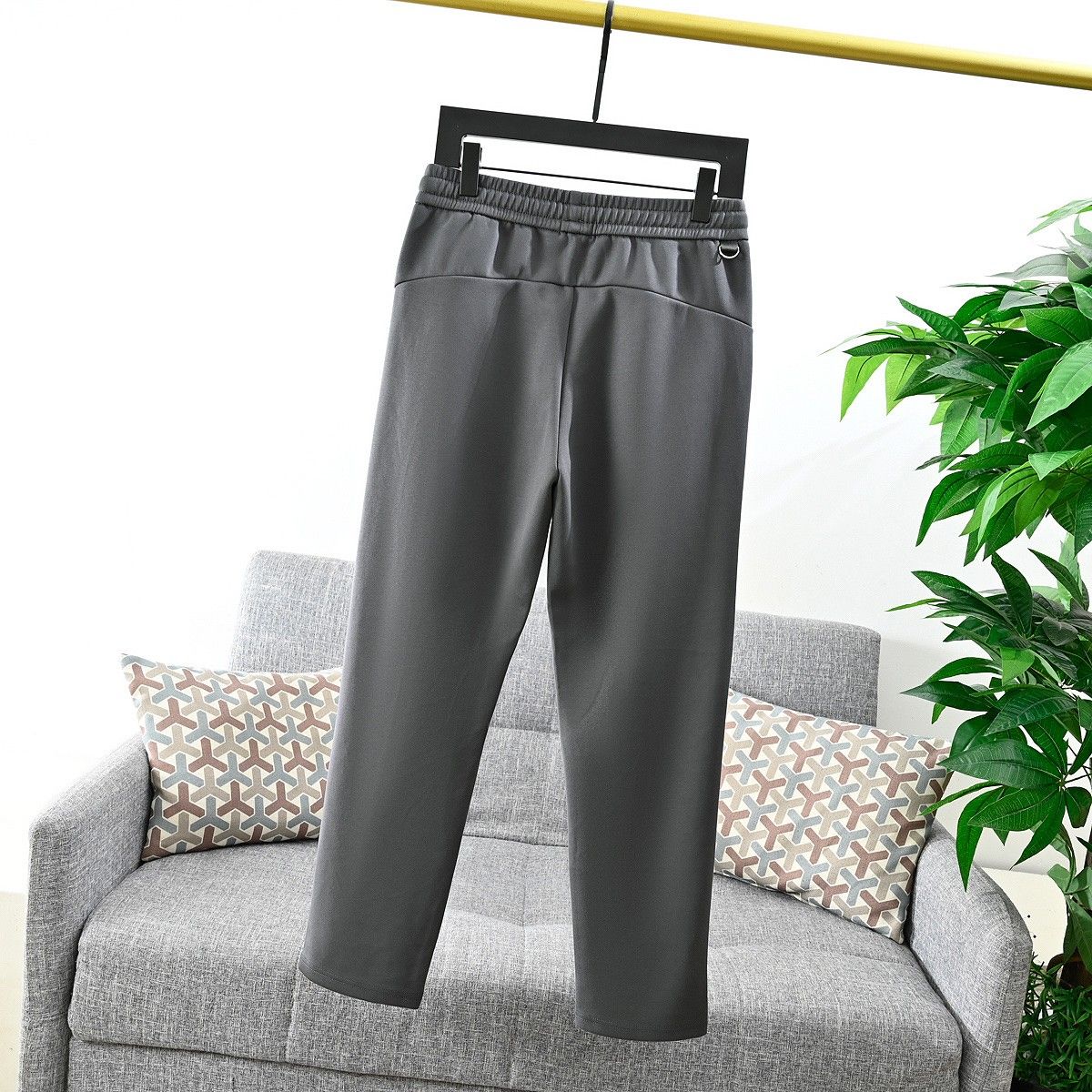 モンクレール メンズ 厚手 刺繍ジャージパンツ スポーツウェア A31758